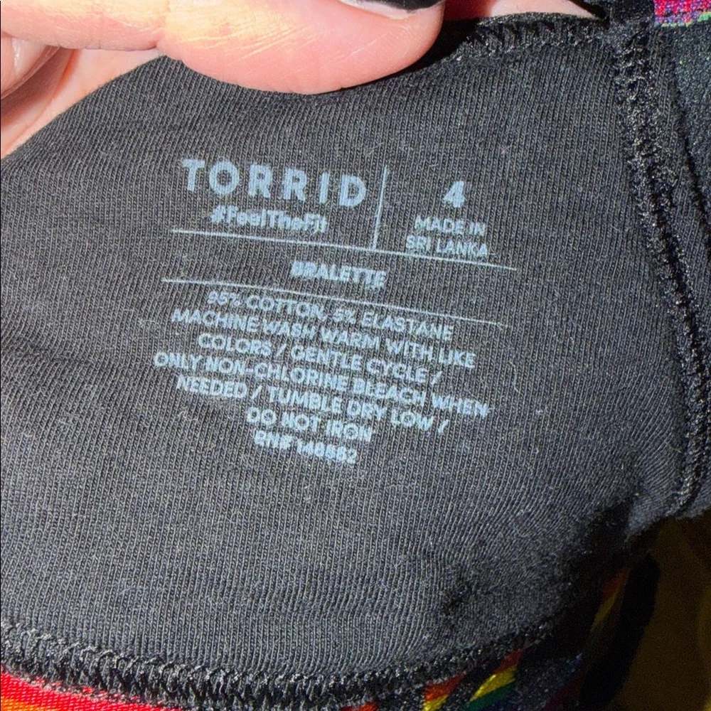 Torrid size 4 triangle cut-out bralette - Picture 4 of 5